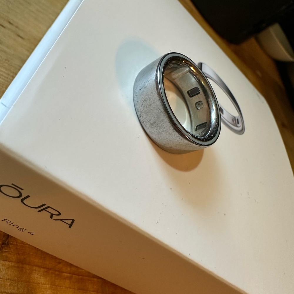 Oura Ring Gen 4, Size 8 Silver - Used, with Charger and Box